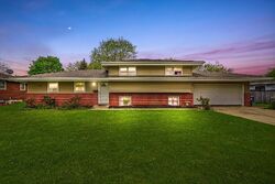 Pre-foreclosure in  COMET DR Aurora, IL 60505