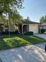 Pre-foreclosure in  QUEENSBRIDGE CIR Indianapolis, IN 46219