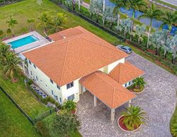 Pre-foreclosure in  SW 20TH ST Fort Lauderdale, FL 33325