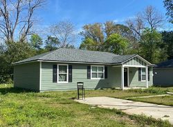 Pre-foreclosure in  NW 2ND AVE Newberry, FL 32669