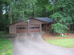 Pre-foreclosure in  GREENPOINT DR Stone Mountain, GA 30088