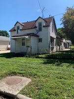 Pre-foreclosure in  E 8TH ST N Newton, IA 50208