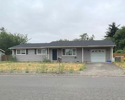 Pre-foreclosure in  S 15TH ST Lebanon, OR 97355