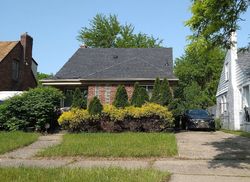 Pre-foreclosure in  APPOLINE ST Detroit, MI 48235