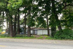 Pre-foreclosure in  SE YAMHILL ST Portland, OR 97233