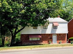 Pre-foreclosure Listing in E WILLOCK RD PITTSBURGH, PA 15227