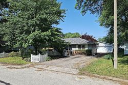 Pre-foreclosure in  SAXONY RD Springfield, IL 62703