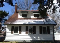 Pre-foreclosure in  MORNINGVIEW AVE Akron, OH 44305
