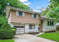 Pre-foreclosure Listing in NEWPORT DR HEWLETT, NY 11557