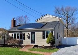 Pre-foreclosure in  S 8TH ST Lindenhurst, NY 11757