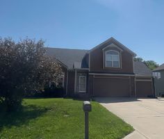 Pre-foreclosure in  RICHMOND AVE Belton, MO 64012