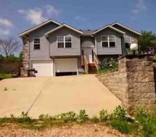 Pre-foreclosure in  MIDDLEGATE PL Reeds Spring, MO 65737