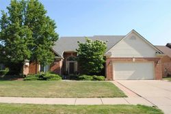 Pre-foreclosure in  COUNTRY SIDE DR Macomb, MI 48044
