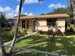 Pre-foreclosure in  SW 21ST ST Hollywood, FL 33023