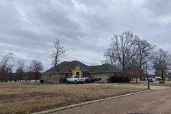 Pre-foreclosure in  DOZIER CREEK CIR Farmerville, LA 71241