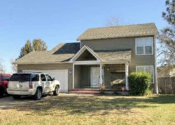 Pre-foreclosure in  S STONEYBROOK CIR Wichita, KS 67207