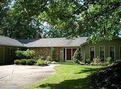 Pre-foreclosure in  MOSS POINT RD Strongsville, OH 44136