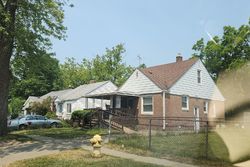 Pre-foreclosure in  LENOX AVE Pontiac, MI 48340