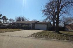 Pre-foreclosure in  WOODBRIDGE DR Saint Charles, MO 63303