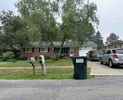 Pre-foreclosure in  GRANADA AVE Brighton, MI 48114