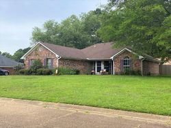 Pre-foreclosure in  GOLDEN EAGLE DR Byram, MS 39272