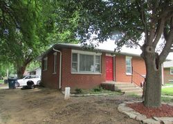 Pre-foreclosure in  PARK LN Wood River, IL 62095