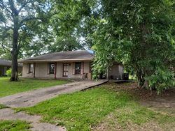 Pre-foreclosure in  LARCHWOOD DR Baton Rouge, LA 70812