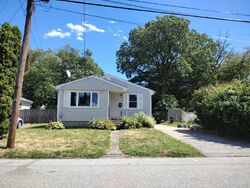 Pre-foreclosure in  GOLDSMITH AVE East Providence, RI 02914