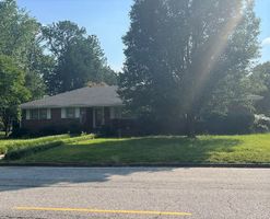 Pre-foreclosure in  ROANOKE AVE Newport News, VA 23605