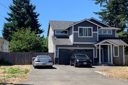 Pre-foreclosure in  85TH AVE E Puyallup, WA 98375