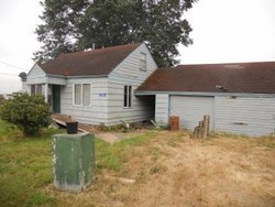 Pre-foreclosure in  E STACKPOLE RD Mount Vernon, WA 98274