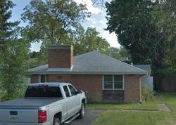 Pre-foreclosure in  E WOODLAND RD Lake Bluff, IL 60044