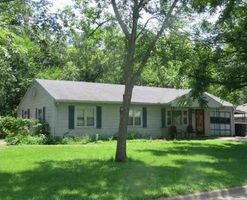 Pre-foreclosure in  SW GLENCOE ST Topeka, KS 66611