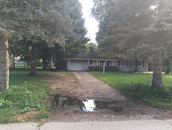Pre-foreclosure in  MARK MANOR DR Elkhart, IN 46516