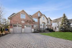 Pre-foreclosure in  PLEASANT LN Glenview, IL 60025