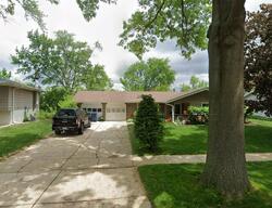 Pre-foreclosure in  BOURNE LN Schaumburg, IL 60193
