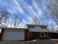 Pre-foreclosure in  HEATHER HILL CRES Flossmoor, IL 60422