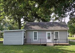 Pre-foreclosure in  E STEVENSON ST Taylorville, IL 62568