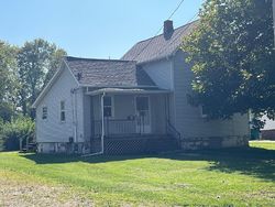 Pre-foreclosure in  CHAMBERLAIN ST Galesburg, IL 61401
