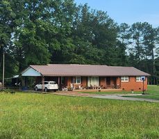 Pre-foreclosure in  HIGHWAY 17 Florence, AL 35634