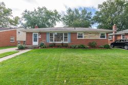 Pre-foreclosure in  HILLBROOK ST Livonia, MI 48152