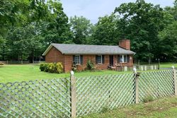 Pre-foreclosure in  THE LOOP RD Richmond, VA 23231