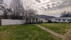 Pre-foreclosure in  LAFAYETTE CIR Kingsport, TN 37664