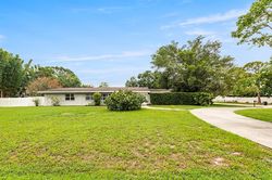 Pre-foreclosure in  E FOREST LAKE DR Sarasota, FL 34232