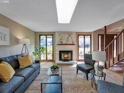 Pre-foreclosure in  SW BARCLAY CT Beaverton, OR 97005