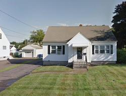 Pre-foreclosure in  HIGHLAND DR Waterbury, CT 06708