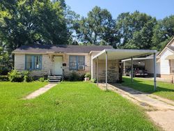 Pre-foreclosure in  JEAN ST Baton Rouge, LA 70805