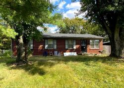 Pre-foreclosure in  AYARS CT Louisville, KY 40218