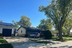 Pre-foreclosure in  OAK ST Elk Grove Village, IL 60007