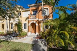 Pre-foreclosure in  SW 17TH CT Hollywood, FL 33025